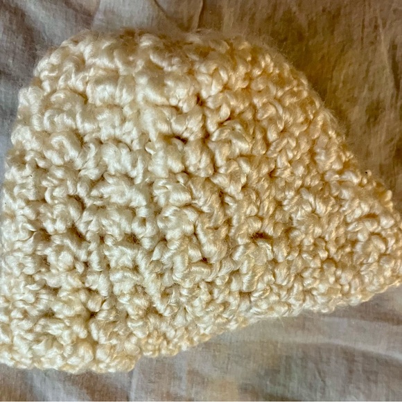 Handmade infant hat, booties, mitts - Picture 3 of 8